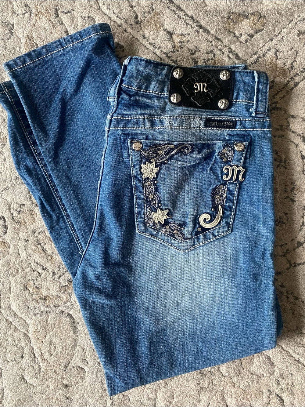 Miss Me Blue Embroidered Boyfriend Capri inseam 22 1/2.